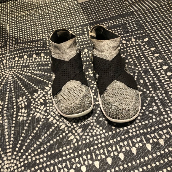 Nike Free RN Motion Flyknit - Picture 2 of 5